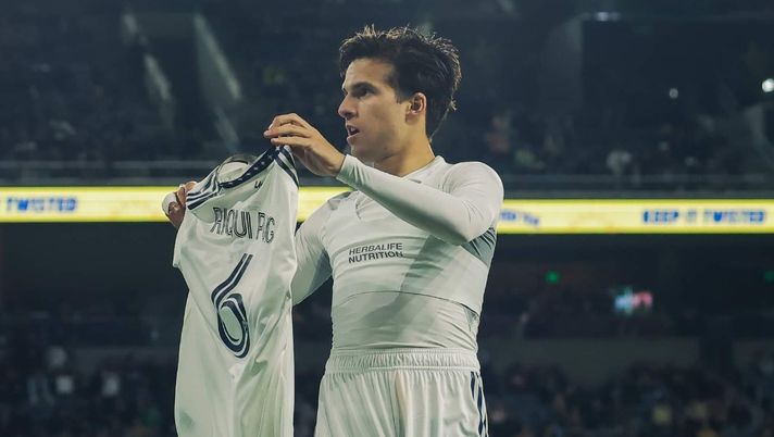 Derby di Los Angeles, esultanza controversa di Riqui Puig: Chiellini urla “pagliaccio”! Derby di Los Angeles, esultanza controversa di Riqui Puig: Chiellini urla “pagliaccio”! - immagine 1