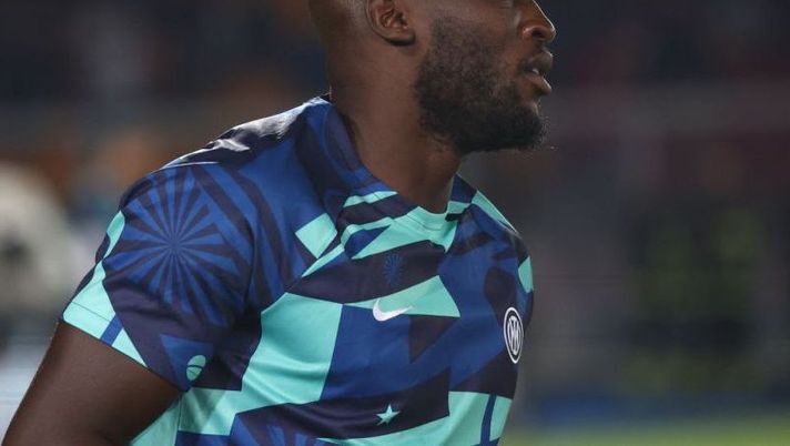 LECCE, ITALY - AUGUST 13: Romelu Lukaku of Inter before the Serie A match between US Lecce and FC Internazionale at Stadio Via del Mare on August 13, 2022 in Lecce, . (Photo by Maurizio Lagana/Getty Images) Sky: “Inter, novità di formazione: con il Monza Lukaku dovrebbe partire fuori” - immagine 1