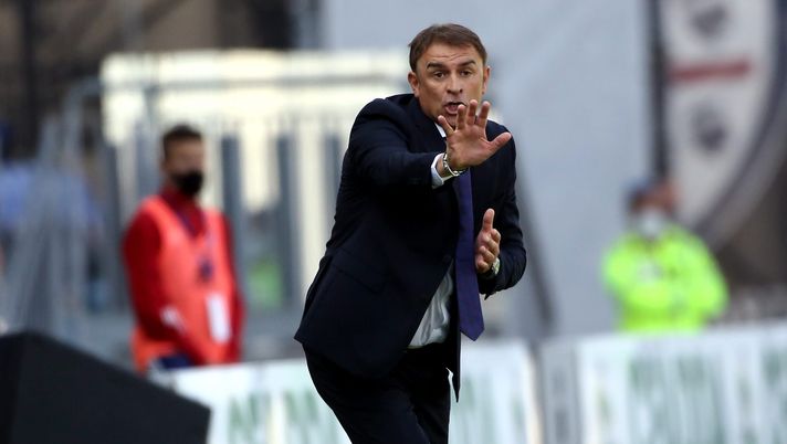 CAGLIARI, ITALY - APRIL 03:   Leonardo Semplici coach of Cagliari reacts during the Serie A match between Cagliari Calcio and Hellas Verona FC at Sardegna Arena on April 03, 2021 in Cagliari, Italy. (Photo by Enrico Locci/Getty Images) 