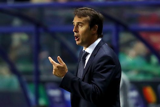 TALLINN, ESTONIA - AUGUST 15: Julen Lopetegui, Manager of Real Madrid looks on during the UEFA Super Cup between Real Madrid and Atletico Madrid at Lillekula Stadium on August 15, 2018 in Tallinn, Estonia. (Photo by Alexander Hassenstein/Getty Images) Lopetegui, Siviglia e… il pranzo pagato a Monchi sono già alle spalle: pronto il Wolverhampton- immagine 2