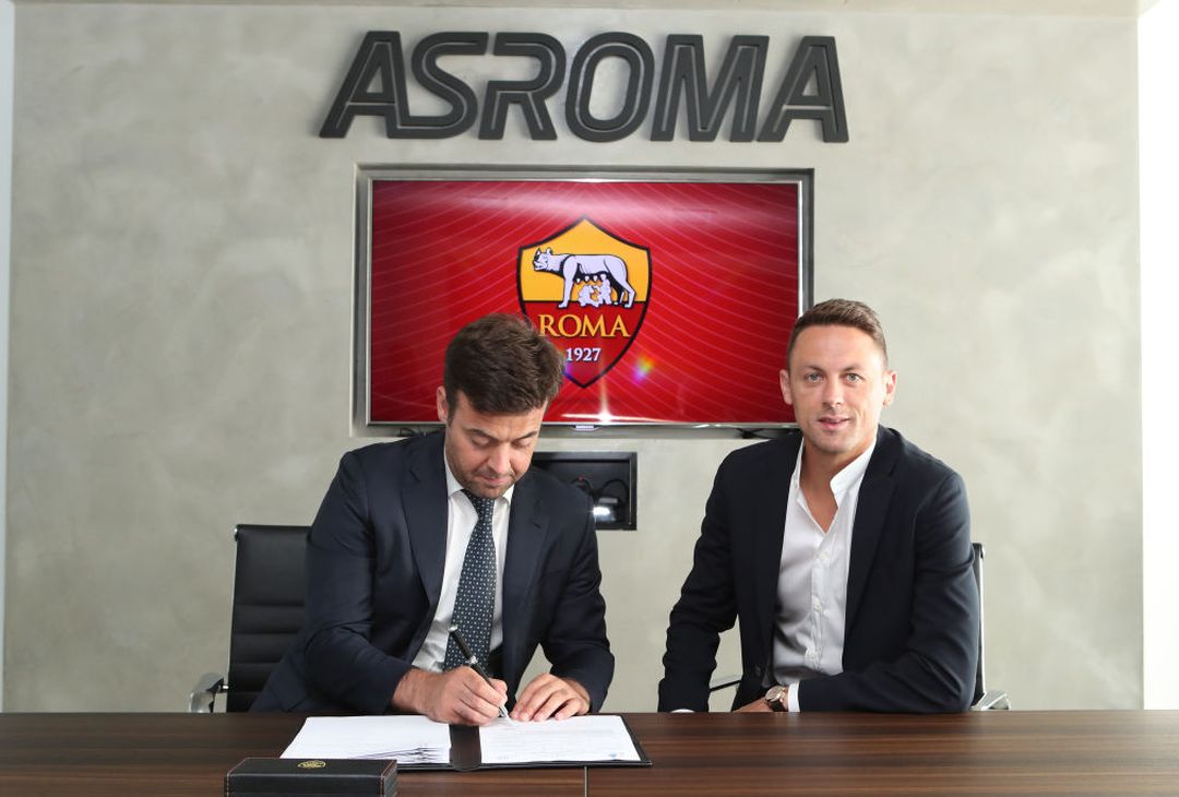 Le immagini di Matic alla firma del contratto con la Roma – FOTO GALLERY- immagine 1