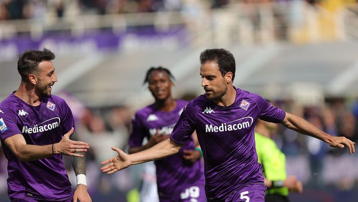 FLORENCE, ITALY - MAY 14: Giacomo Bonaventura of ACF Fiorentina celebrates after scoring a goal with Gaetano Castrovilli of ACF Fiorentina during the Serie A match between ACF Fiorentina and Udinese Calcio at Stadio Artemio Franchi on May 14, 2023 in Florence, Italy. (Photo by Gabriele Maltinti/Getty Images) Fiorentina-Udinese 2-0, i viola tornano a vincere grazie a Castrovilli e Bonaventura - immagine 1