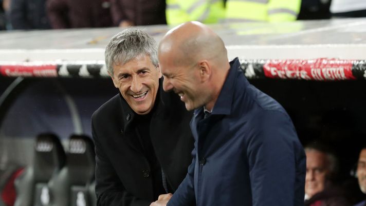 MADRID, SPAIN - MARCH 01: Quique Setien, Head Coach of Barcelona shakes hands with Zinedine Zidane, Manager of Real Madrid prior to the Liga match between Real Madrid CF and FC Barcelona at Estadio Santiago Bernabeu on March 01, 2020 in Madrid, Spain. (Photo by Gonzalo Arroyo Moreno/Getty Images) 