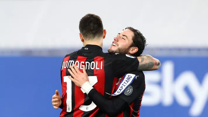 Alessio Romagnoli e Davide Calabria (difensori AC Milan) esultano per il successo in Sampdoria-Milan 1-2 (Serie A 2020-2021) | AC Milan News (Getty Images)