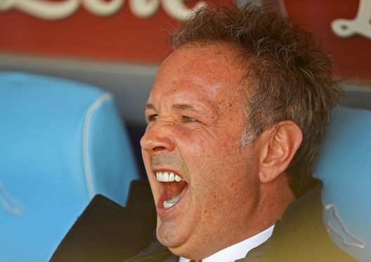  NAPLES, ITALY - DECEMBER 18: Torino's coach Sinisa MIhajlovic looks on during the Serie A match between SSC Napoli and FC Torino at Stadio San Paolo on December 18, 2016 in Naples, Italy. (Photo by Francesco Pecoraro/Getty Images) 