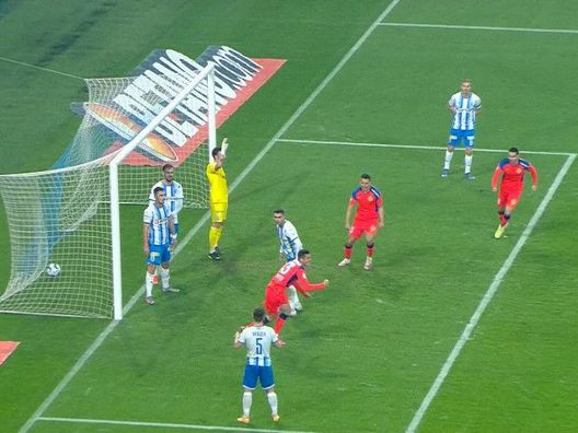 Contrordine tifosi rumeni, state pure allo stadio fino alla fine: gol decisivo al 91′!!!- immagine 2