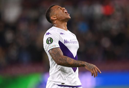 EDINBURGH, SCOTLAND - OCTOBER 06: Fiorentina player Igor reacts during the UEFA Europa Conference League group A match between Heart of Midlothian and ACF Fiorentina at Tynecastle Park on October 06, 2022 in Edinburgh, Scotland. (Photo by Stu Forster/Getty Images) Fiorentina, con che attacco giochi? In difesa riposo per Igor- immagine 2