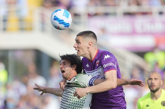 FLORENCE, ITALY - APRIL 16: Nikola Milenkovic of ACFC Fiorentina in actioin action against Pietro Ceccaroni of Venezia FC during the Serie A match between ACF Fiorentina and Venezia FC at Stadio Artemio Franchi on April 17, 2022 in Florence, Italy. (Photo by Gabriele Maltinti/Getty Images) FLORENCE, ITALY - APRIL 16: Nikola Milenkovic of ACFC Fiorentina in actioin action against Pietro Ceccaroni of Venezia FC during the Serie A match between ACF Fiorentina and Venezia FC at Stadio Artemio Franchi on April 17, 2022 in Florence, Italy. (Photo by Gabriele Maltinti/Getty Images)