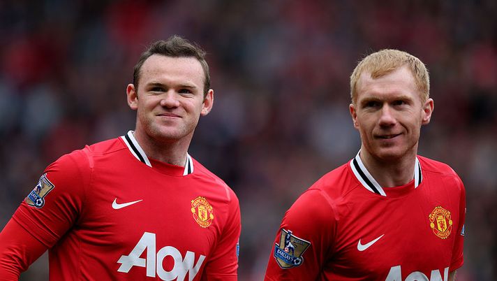 MANCHESTER, ENGLAND - APRIL 15: Wayne Rooney and Paul Scholes (R) of Manchester United look on prior to the Barclays Premier League match between Manchester United and Aston Villa at Old Trafford on April 15, 2012 in Manchester, England. (Photo by Alex Livesey/Getty Images) MANCHESTER, ENGLAND - APRIL 15: Wayne Rooney and Paul Scholes (R) of Manchester United look on prior to the Barclays Premier League match between Manchester United and Aston Villa at Old Trafford on April 15, 2012 in Manchester, England. (Photo by Alex Livesey/Getty Images)