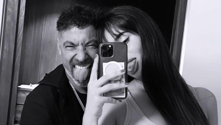 Lavezzi e la fidanzata accendono i social con una foto sexy e un avvertimento: “Continuate a…” - immagine 1