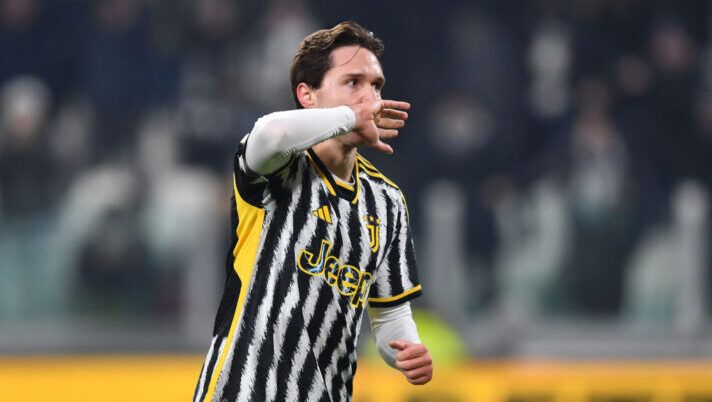 TURIN, ITALY - JANUARY 16: Federico Chiesa of Juventus celebrates scoring his team's third goal during the Serie A TIM match between Juventus and US Sassuolo - Serie A TIM at on January 16, 2024 in Turin, Italy. (Photo by Valerio Pennicino/Getty Images) Chi sale tra scambi e svincolati e la gestione al fanta: De Ketelaere, Chiesa, Faraoni, Zurkowski… - immagine 1