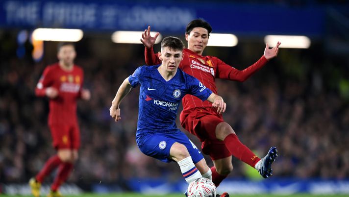 LONDON, ENGLAND - MARCH 03: Billy Gilmour of Chelsea is closed down by Takumi Minamino of Liverpool during the FA Cup Fifth Round match between Chelsea FC and Liverpool FC at Stamford Bridge on March 03, 2020 in London, England. (Photo by Shaun Botterill/Getty Images) 