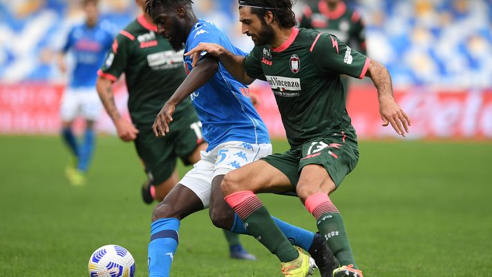 NAPLES, ITALY - APRIL 03: Tiemoue Bakayoko of SSC Napoli is challenged by Sebastiano Luperto of Crotone during the Serie A match between SSC Napoli and FC Crotone at Stadio Diego Armando Maradona on April 03, 2021 in Naples, Italy. Sporting stadiums around Italy remain under strict restrictions due to the Coronavirus Pandemic as Government social distancing laws prohibit fans inside venues resulting in games being played behind closed doors. (Photo by Francesco Pecoraro/Getty Images) NAPLES, ITALY - APRIL 03: Tiemoue Bakayoko of SSC Napoli is challenged by Sebastiano Luperto of Crotone during the Serie A match between SSC Napoli and FC Crotone at Stadio Diego Armando Maradona on April 03, 2021 in Naples, Italy. Sporting stadiums around Italy remain under strict restrictions due to the Coronavirus Pandemic as Government social distancing laws prohibit fans inside venues resulting in games being played behind closed doors. (Photo by Francesco Pecoraro/Getty Images)