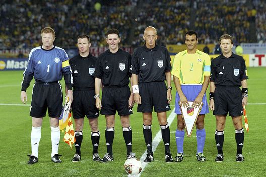 (Photo by Martin Rose/Bongarts/Getty Images) Di verde vestiti: ecco come saranno gli arbitri italiani 2022-23- immagine 3
