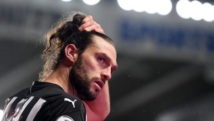 Le foto di Andy Carroll con due donne a letto prima del matrimonio: “Non è…” - immagine 1