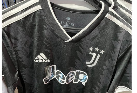 Juventus: ecco la seconda maglia del prossimo anno Juventus: ecco la seconda maglia del prossimo anno - immagine 1