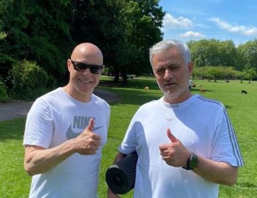 Mourinho si allena con il suo preparatore prima dello sbarco a Roma Mourinho si allena con il suo preparatore prima dello sbarco a Roma