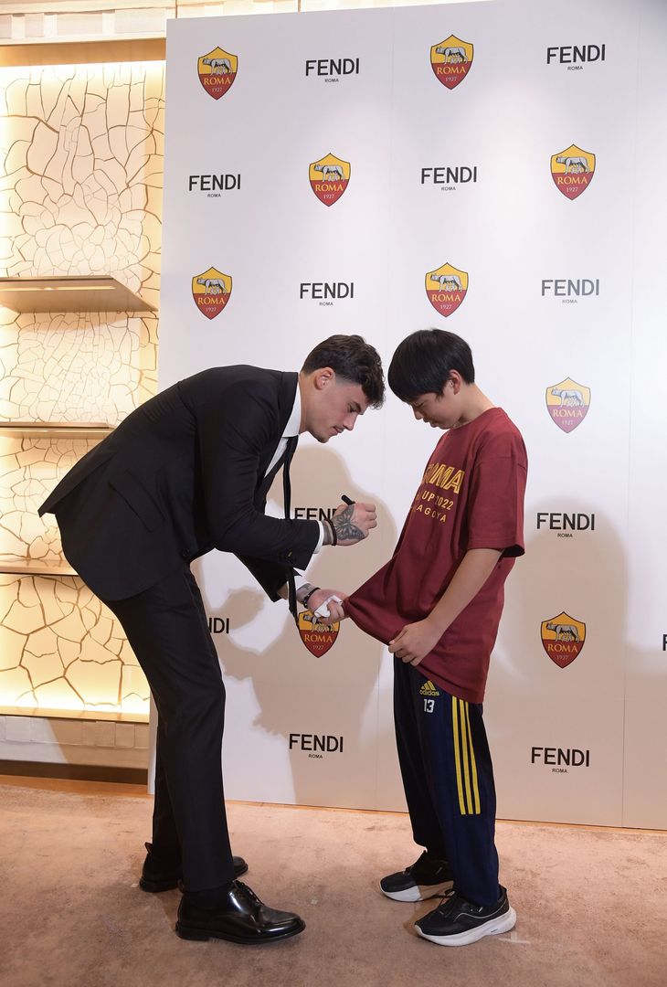 Da Pellegrini a Zaniolo: i giallorossi indossano i capi di Fendi – FOTO GALLERY - immagine 9