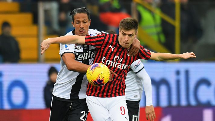 1° dicembre 2019, Parma-Milan: Bruno Alves contro Krzysztof Piatek (credits: GETTY Images) 
