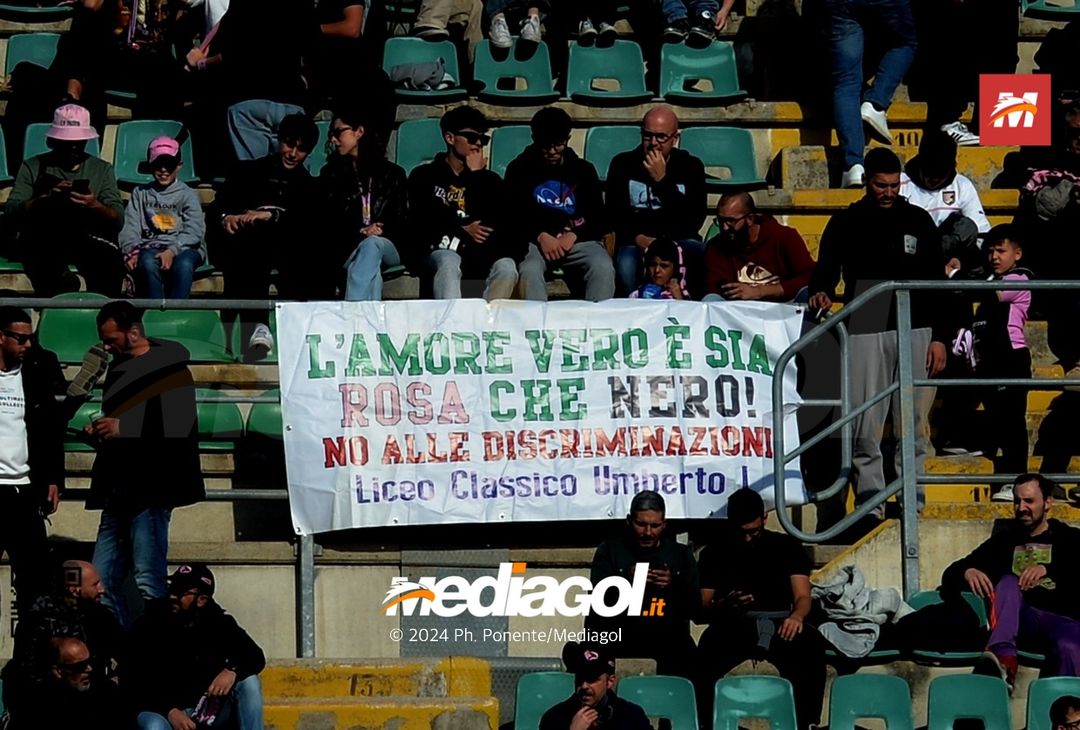 FOTOTIFO Palermo-Como 3-0, gli scatti ai tifosi al “Renzo Barbera” (GALLERY) - immagine 78