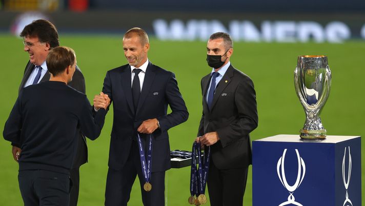 BELFAST, NORTHERN IRELAND - AUGUST 11: Thomas Tuchel, Manager of Chelsea interacts with UEFA president Aleksander Ceferin following victory in the UEFA Super Cup 2021 match between Chelsea FC and Villarreal CF at the National Football Stadium at Windsor Park on August 11, 2021 in Belfast, Northern Ireland. (Photo by Catherine Ivill/Getty Images) BELFAST, NORTHERN IRELAND - AUGUST 11: Thomas Tuchel, Manager of Chelsea interacts with UEFA president Aleksander Ceferin following victory in the UEFA Super Cup 2021 match between Chelsea FC and Villarreal CF at the National Football Stadium at Windsor Park on August 11, 2021 in Belfast, Northern Ireland. (Photo by Catherine Ivill/Getty Images)