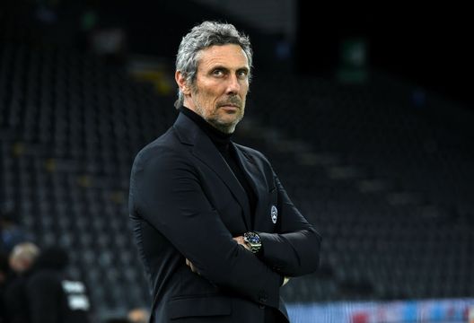 UDINE, ITALY - APRIL 10: Luca Gotti, Head coach of Udinese Calcio looks on during the Serie A match between Udinese Calcio and Torino FC at Dacia Arena on April 10, 2021 in Udine, Italy. Sporting stadiums around Italy remain under strict restrictions due to the Coronavirus Pandemic as Government social distancing laws prohibit fans inside venues resulting in games being played behind closed doors. (Photo by Alessandro Sabattini/Getty Images) gotti