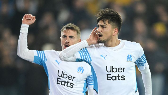 BASEL, SWITZERLAND - MARCH 17: Cengiz Under of Marseille celebrates after scoring their team's first goal during the UEFA Conference League Round of 16 Leg Two match between FC Basel and Olympique Marseille at St. Jakob-Park on March 17, 2022 in Basel, Switzerland. (Photo by Matthias Hangst/Getty Images) Marsiglia, duro contrasto di gioco per Cengiz Under: “Ciò che non uccide rende forti” - immagine 1