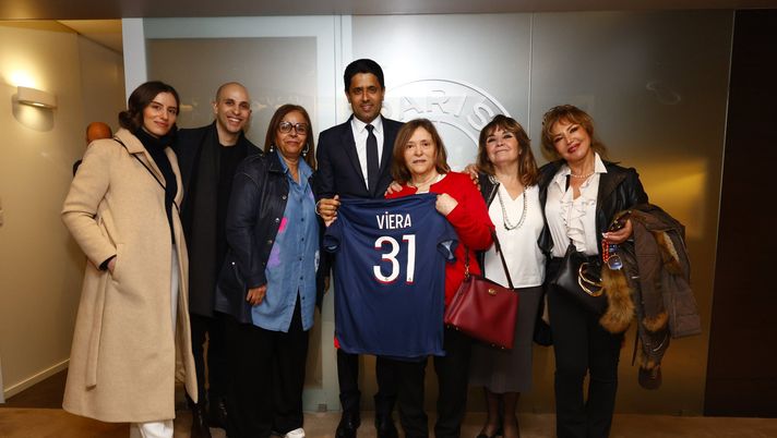 Va in pensione l’addetta alla lavanderia, il PSG la festeggia: “Merci Sara” - immagine 1
