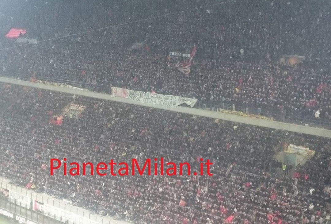  Contestazione Curva Sud, foto PianetaMilan.it 