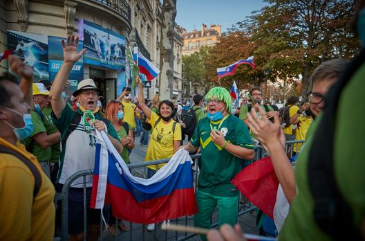 Tifosi sloveni di Pogacar al Tour de France (Photo by Kiran Ridley/Getty Images) Tifosi sloveni di Pogacar al Tour de France (Photo by Kiran Ridley/Getty Images)