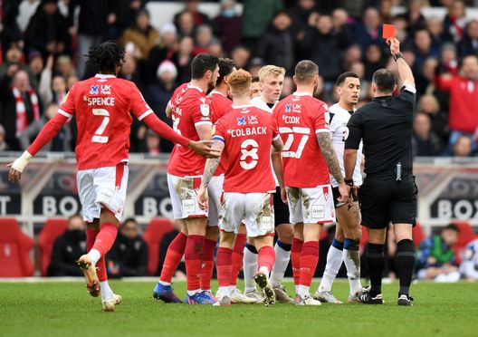 L'espulsione di Ravel Morrison (Photo by Tony Marshall/Getty Images) Ematoma, rigore e rosso: vittoria in trincea per il Forest nel derby di Brian Clough- immagine 2