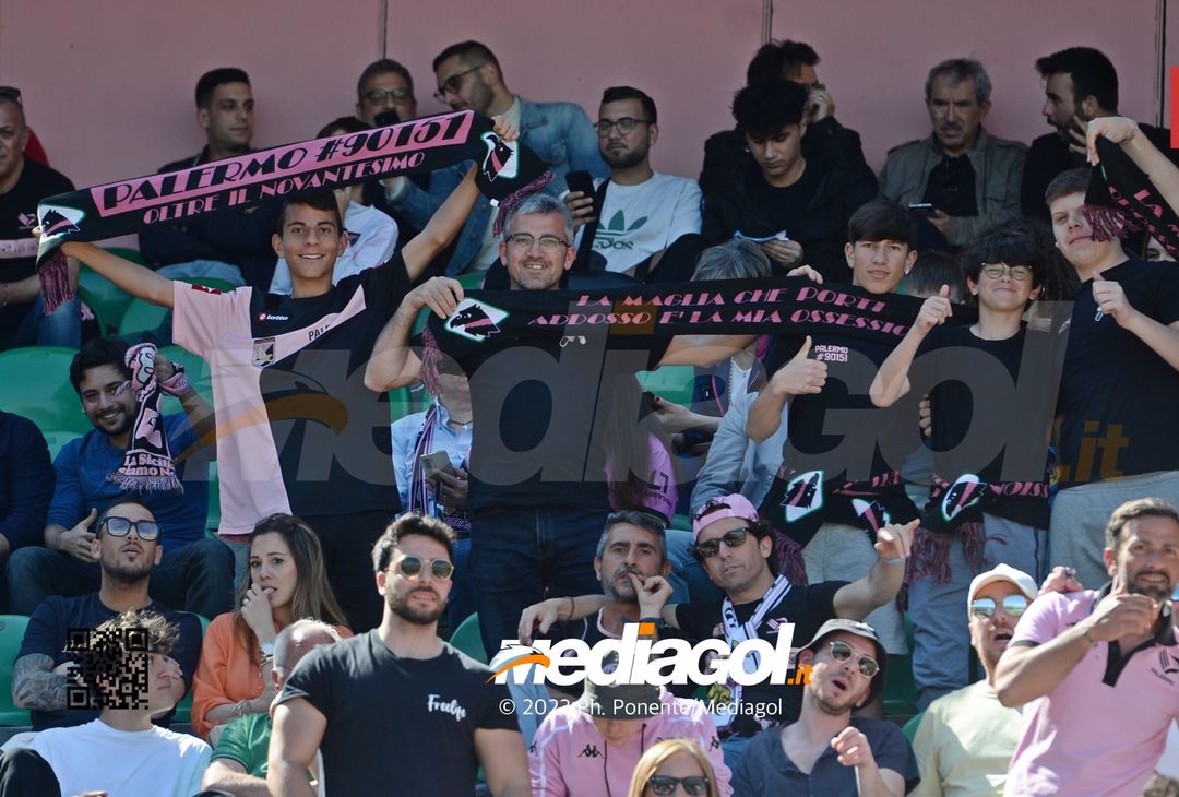 FOTOTIFO Palermo-Spal 2-1, gli scatti ai tifosi al “Renzo Barbera” (GALLERY) - immagine 57