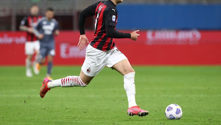 MILAN, ITALY - MAY 01: Diogo Dalot of AC Milan in action during the Serie A match between AC Milan and Benevento Calcio at Stadio Giuseppe Meazza on May 01, 2021 in Milan, Italy. Sporting stadiums around Italy remain under strict restrictions due to the Coronavirus Pandemic as Government social distancing laws prohibit fans inside venues resulting in games being played behind closed doors. (Photo by Marco Luzzani/Getty Images) MILAN, ITALY - MAY 01: Diogo Dalot of AC Milan in action during the Serie A match between AC Milan and Benevento Calcio at Stadio Giuseppe Meazza on May 01, 2021 in Milan, Italy. Sporting stadiums around Italy remain under strict restrictions due to the Coronavirus Pandemic as Government social distancing laws prohibit fans inside venues resulting in games being played behind closed doors. (Photo by Marco Luzzani/Getty Images)