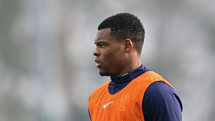 Dumfries, agente al lavoro in Premier: “Non si è mosso nulla, tutto rimandato in estate” - immagine 1