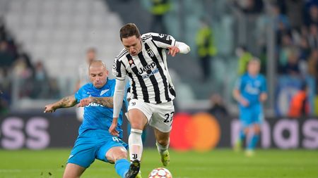 TURIN, ITALY - NOVEMBER 02: Federico Chiesa of Juventus is challenged by Jaroslav Rakitskij of Zenit St. Petersburg during the UEFA Champions League group H match between Juventus and Zenit St. Petersburg at Juventus Stadium on November 02, 2021 in Turin, Italy. (Photo by Daniele Badolato - Juventus FC/Juventus FC via Getty Images) TURIN, ITALY - NOVEMBER 02: Federico Chiesa of Juventus is challenged by Jaroslav Rakitskij of Zenit St. Petersburg during the UEFA Champions League group H match between Juventus and Zenit St. Petersburg at Juventus Stadium on November 02, 2021 in Turin, Italy. (Photo by Daniele Badolato - Juventus FC/Juventus FC via Getty Images)