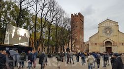 Verona si stringe attorno a Roberto. Le immagini e i video dei funerali di Puliero