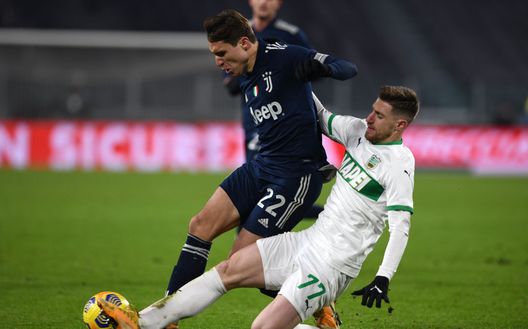 TURIN, ITALY - JANUARY 10: Federico Chiesa of Juventus is challenged by Giorgos Kyriakopoulos of US Sssuolo during the Serie A match between Juventus and US Sassuolo at Allianz Stadium on January 10, 2021 in Turin, Italy. Sporting stadiums around Italy remain under strict restrictions due to the Coronavirus Pandemic as Government social distancing laws prohibit fans inside venues resulting in games being played behind closed doors. (Photo by Juventus FC/Juventus FC via Getty Images) TURIN, ITALY - JANUARY 10: Federico Chiesa of Juventus is challenged by Giorgos Kyriakopoulos of US Sssuolo during the Serie A match between Juventus and US Sassuolo at Allianz Stadium on January 10, 2021 in Turin, Italy. Sporting stadiums around Italy remain under strict restrictions due to the Coronavirus Pandemic as Government social distancing laws prohibit fans inside venues resulting in games being played behind closed doors. (Photo by Juventus FC/Juventus FC via Getty Images)