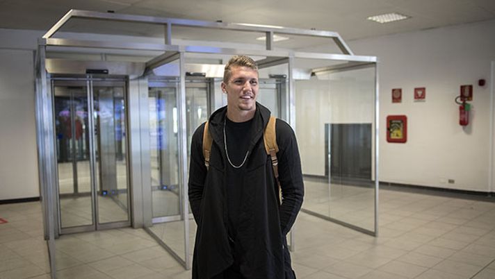 Foto Marco Alpozzi - LaPresse
27 03 2017 Caselle - Torino ( Italia )
sport calcio
Il giocatore brasiliano Lyanco arriva all'aeroporto di Caselle, accompagnato dal padre e dal procuratore
photo Marco Alpozzi / LaPresse
March 27, 2017 Caselle - Torino ( Italy )
sport
Basilian football player Lyanco arrives at Caselle airport, with his father and football prosecutor Foto Marco Alpozzi - LaPresse
27 03 2017 Caselle - Torino ( Italia )
sport calcio
Il giocatore brasiliano Lyanco arriva all'aeroporto di Caselle, accompagnato dal padre e dal procuratore
photo Marco Alpozzi / LaPresse
March 27, 2017 Caselle - Torino ( Italy )
sport
Basilian football player Lyanco arrives at Caselle airport, with his father and football prosecutor