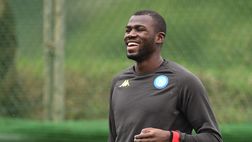 Napoli, Koulibaly cuore d’oro: il difensore azzurro regala giacconi ad alcuni immigrati, il motivo è sorprendente