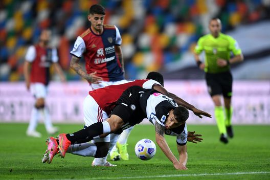 Molina e Asamoah a contrasto Molina e Asamoah a contrasto