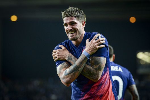 PORTO, PORTUGAL - DECEMBER 07: Rodrigo De Paul of Atletico Madrid celebrates after scoring their side's third goal during the UEFA Champions League group B match between FC Porto and Atletico Madrid at Estadio do Dragao on December 7, 2021 in Porto, Portugal. (Photo by Octavio Passos/Getty Images) La rivelazione: offerta della Fiorentina a De Paul. La risposta dell’argentino- immagine 2