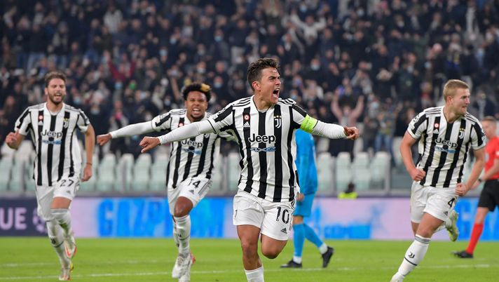 TURIN, ITALY - NOVEMBER 02: Paulo Dybala of Juventus celebrates after scoring his team's first goal during the UEFA Champions League group H match between Juventus and Zenit St. Petersburg at Juventus Stadium on November 02, 2021 in Turin, Italy. (Photo by Daniele Badolato - Juventus FC/Juventus FC via Getty Images) Champions League – Juventus agli ottavi, Atalanta beffata nel finale - immagine 1