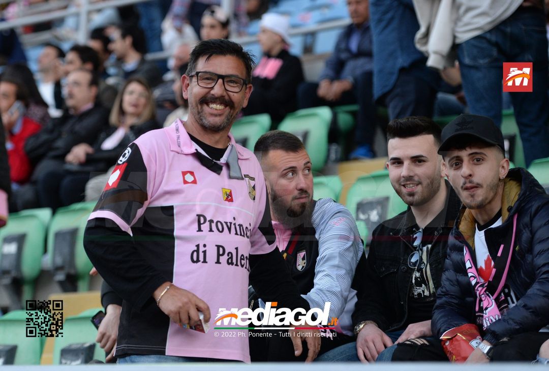 Fototifo, i tifosi allo stadio per Palermo-Virtus Entella 2-2 (gallery) - immagine 103