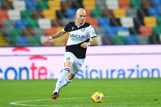 UDINE, ITALY - NOVEMBER 22: Bram Nuytinck of Udinese Calcio in action during the Serie A match between Udinese Calcio and Genoa CFC at Dacia Arena on November 22, 2020 in Udine, Italy. (Photo by Alessandro Sabattini/Getty Images) Udinese, la difesa è un punto critico: 18 gol subiti in 12 partite- immagine 2