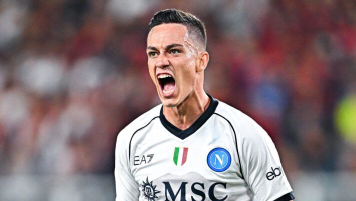 GENOA, ITALY - SEPTEMBER 16: Giacomo Raspadori of Napoli celebrates after scoring a goal during the Serie A TIM match between Genoa CFC and SSC Napoli at Stadio Luigi Ferraris on September 16, 2023 in Genoa, Italy. (Photo by Simone Arveda/Getty Images) Raspadori: “Mi volevano Juve, Milan e Inter, ma sono felice al Napoli. Calo? Vi spiego” - immagine 1