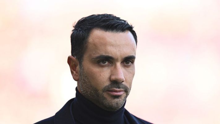 BOLOGNA, ITALY - FEBRUARY 12: Raffaele Palladino, Head Coach of AC Monza, looks on prior to the Serie A match between Bologna FC and AC Monza at Stadio Renato Dall'Ara on February 12, 2023 in Bologna, Italy. (Photo by Alessandro Sabattini/Getty Images) Palladino a sorpresa: “Domani tocca a Cragno, ecco perché! Carlos Augusto e Rovella…” - immagine 1