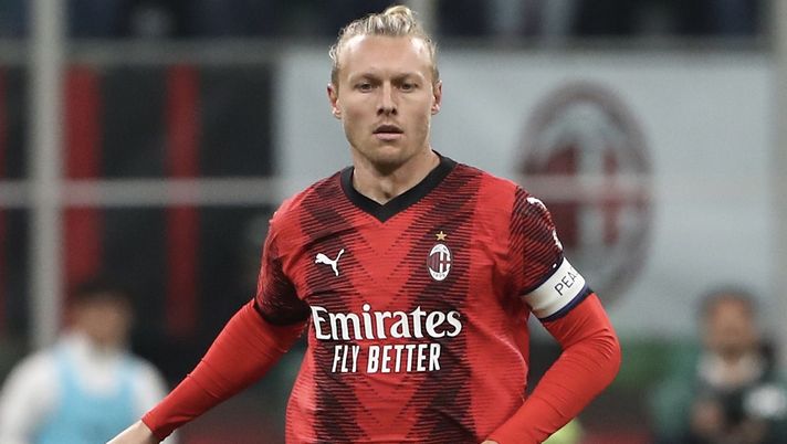 Simon Kjaer (difensore AC Milan), qui durante Milan-Juventus 0-1 (Serie A 2023-2024) | News (Getty Images) Simon Kjaer AC Milan Milan-Juventus 0-1 Serie A 2023-2024