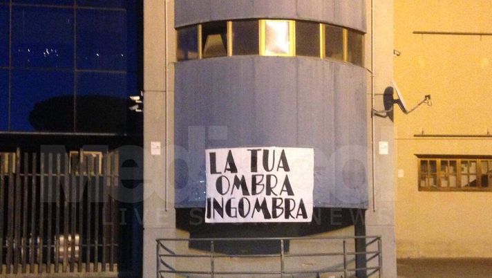 Striscione apparso allo stadio Renzo Barbera  Striscione apparso allo stadio Renzo Barbera