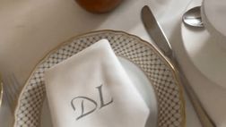 VIDEO / Il cameriere riserva una sorpresa speciale a colazione per Diletta Leotta