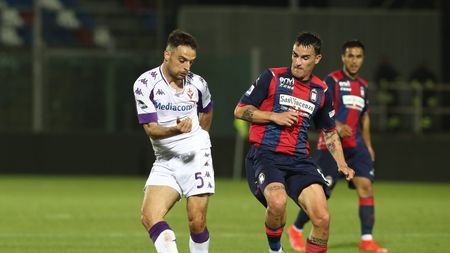 CROTONE, ITALY - MAY 22: Luca Cigarini of Crotone competes for the ball with Giacomo Bonaventura of Fiorentina during the Serie A match between FC Crotone at Stadio Comunale Ezio Scida on May 22, 2021 in Crotone, Italy. Sporting stadiums around Italy remain under strict restrictions due to the Coronavirus Pandemic as Government social distancing laws prohibit fans inside venues resulting in games being played behind closed doors (Photo by Maurizio Lagana/Getty Images) CROTONE, ITALY - MAY 22: Luca Cigarini of Crotone competes for the ball with Giacomo Bonaventura of Fiorentina during the Serie A match between FC Crotone at Stadio Comunale Ezio Scida on May 22, 2021 in Crotone, Italy. Sporting stadiums around Italy remain under strict restrictions due to the Coronavirus Pandemic as Government social distancing laws prohibit fans inside venues resulting in games being played behind closed doors (Photo by Maurizio Lagana/Getty Images)